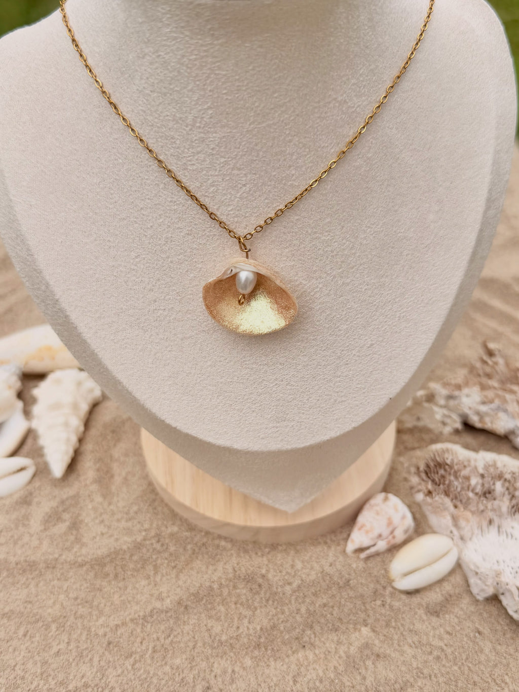 Castlerock Glimmer Necklace