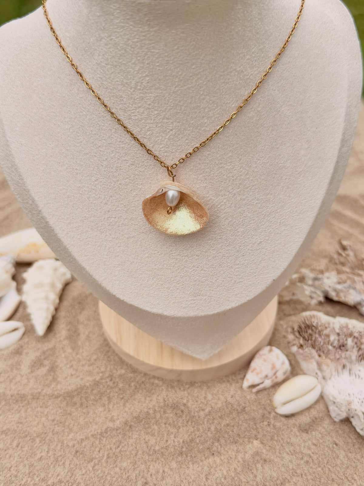 Castlerock Glimmer Necklace